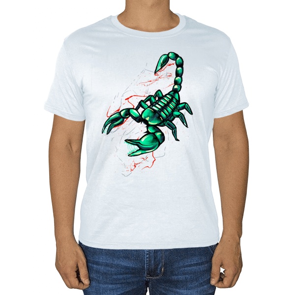 Рисунок скорпиона, белая футболка